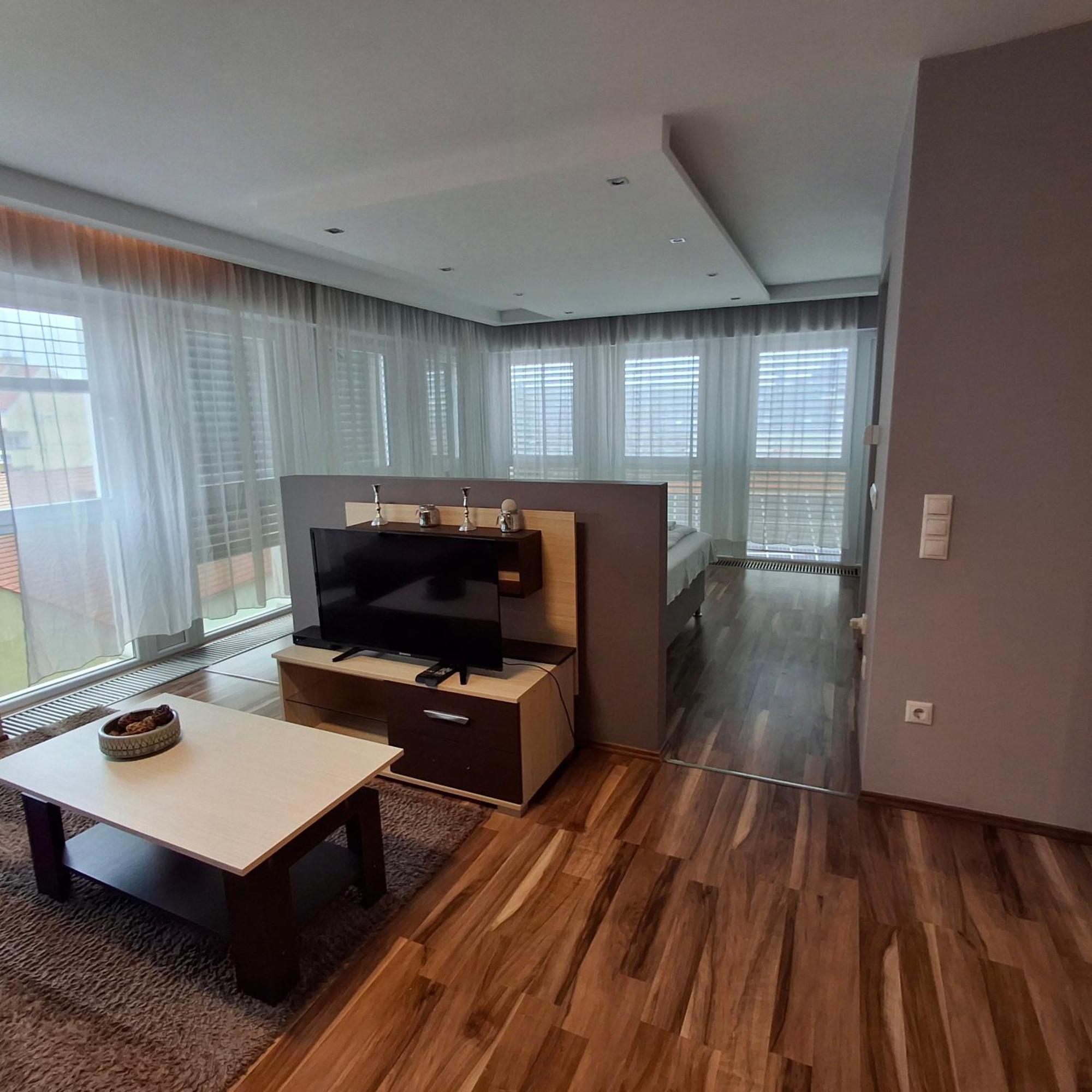 Unicorniselit Apartmanok Егер Екстериор снимка