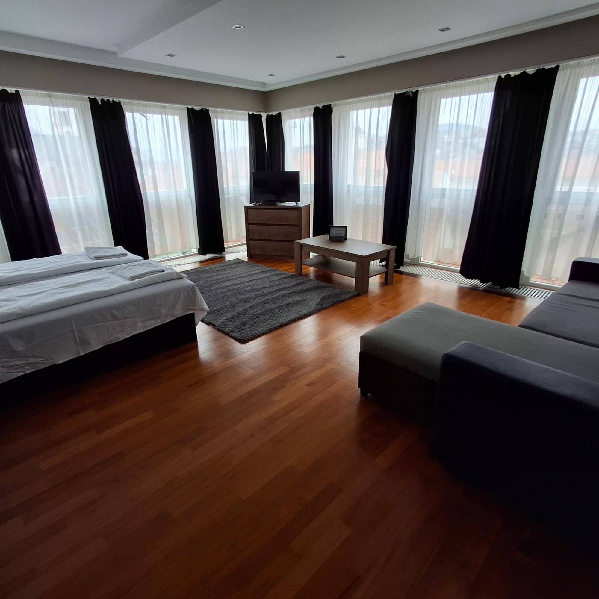 Unicorniselit Apartmanok Егер Екстериор снимка