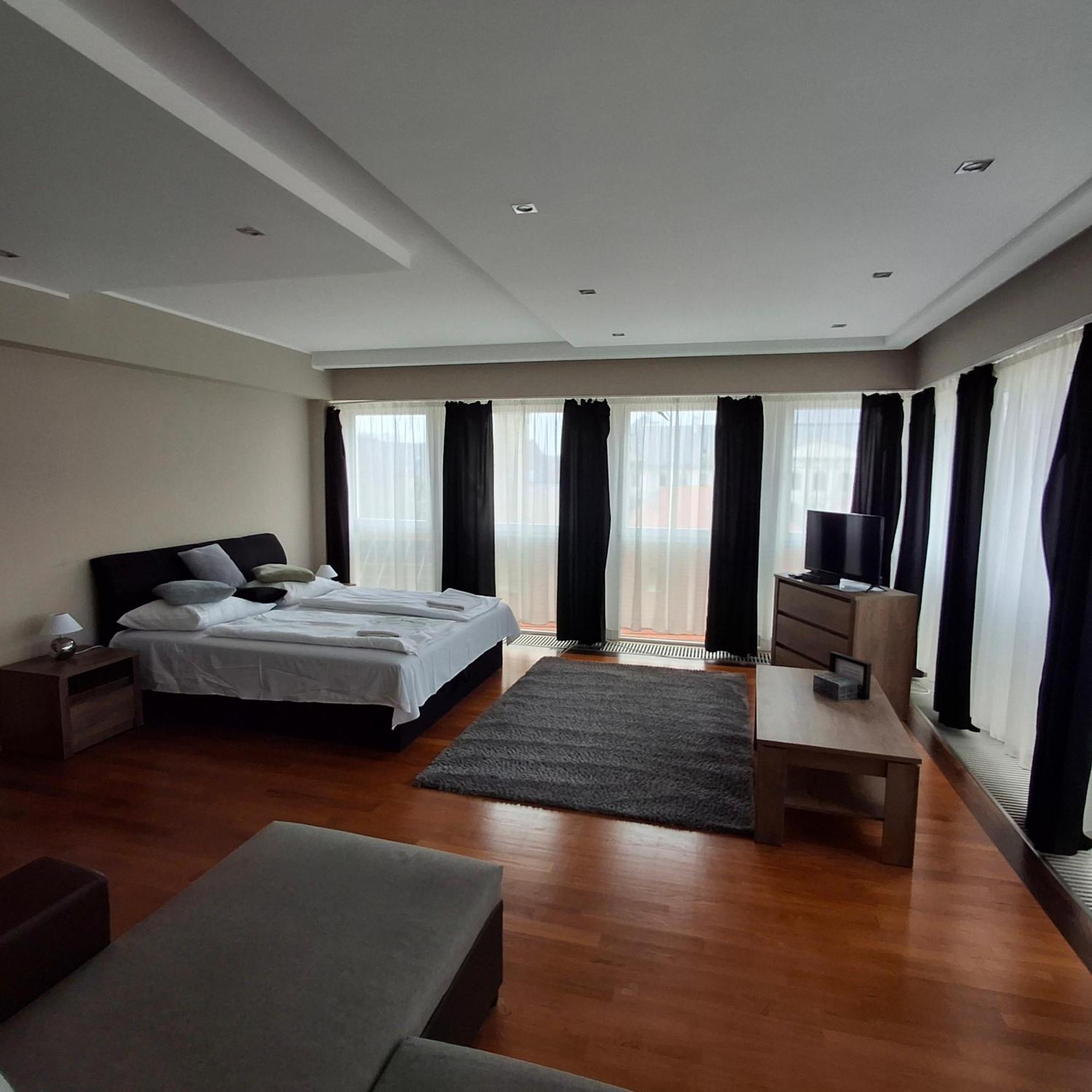 Unicorniselit Apartmanok Егер Екстериор снимка