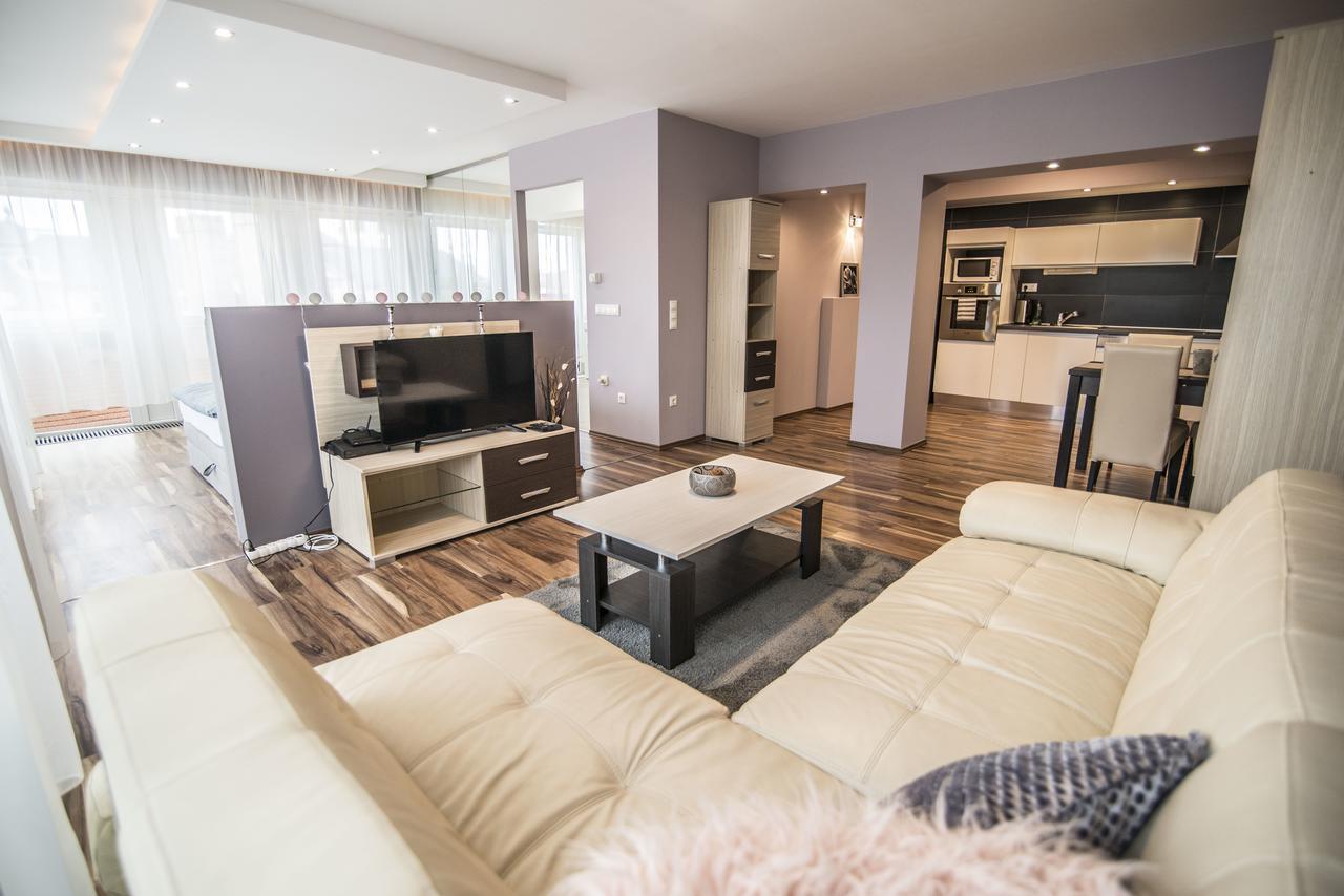 Unicorniselit Apartmanok Егер Екстериор снимка